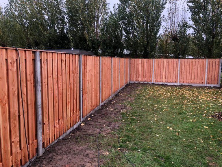 Schutting met 21 planks lariks/douglas tuinschermen