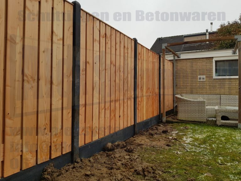 Schutting met 23 planks lariks/douglas tuinschermen