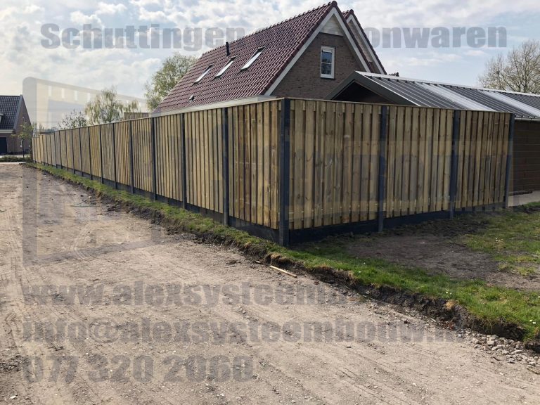 Schutting met 21 planks grenen tuinschermen