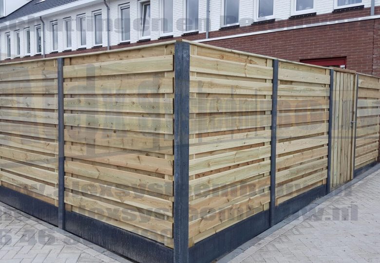 Likken Penelope Uitbreiding Schutting met 21 planks grenen tuinschermen horizontaal en een poort van  100cm breed - Alex Systeembouw
