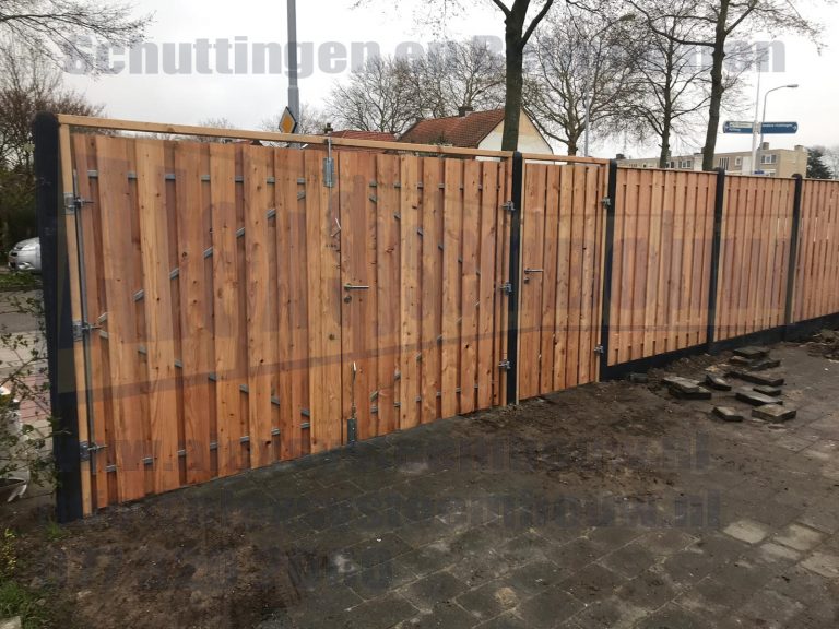 Dubbele poort met lariks/douglas hout 2x 140cm breed met enkele poort 100cm breed