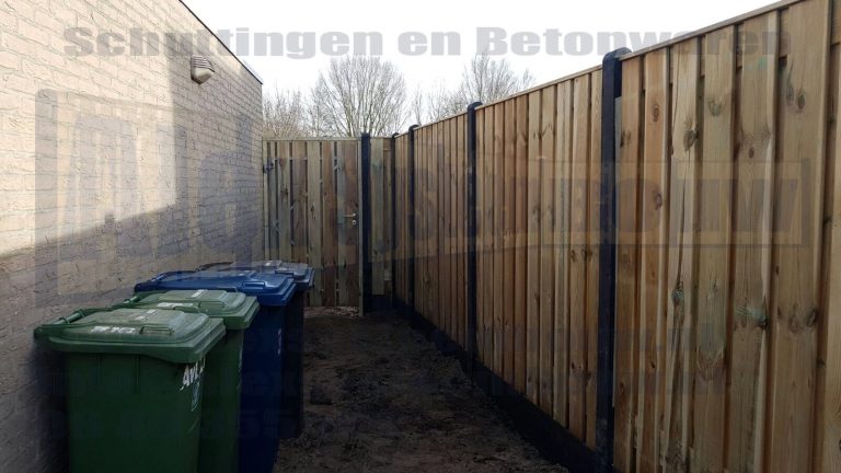 Schutting met 21 planks grenen tuinschermen met poort