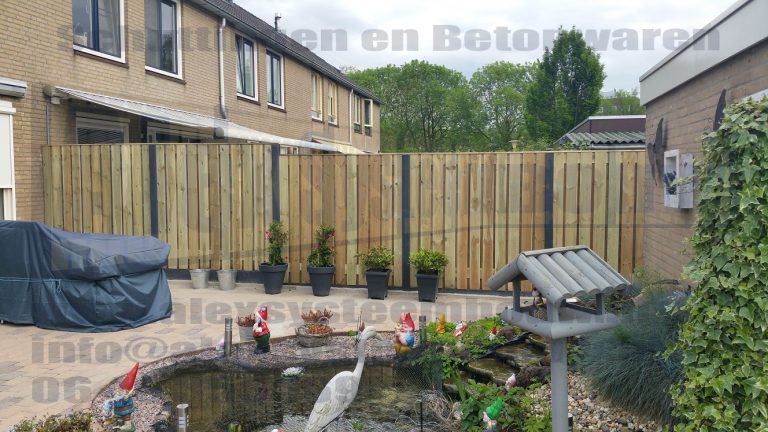 Schutting met 23 planks grenen tuinschermen