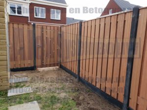 hard-houten-tuinschermen-21-planks-poort