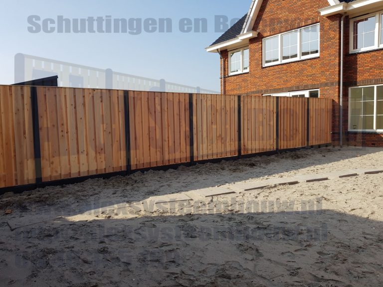 Schutting met 21 planks lariks/douglas tuinschermen