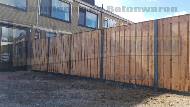 Schutting met 21 planks lariks/douglas tuinschermen