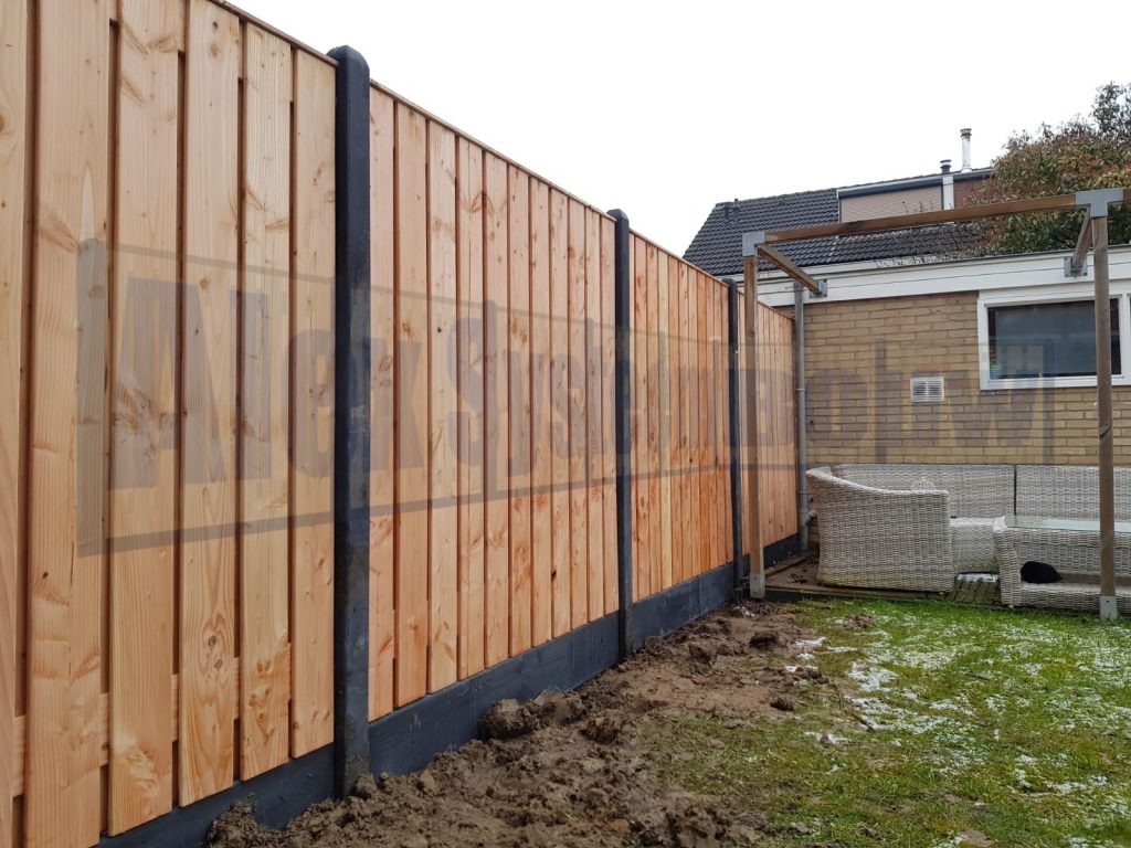 Christchurch Walging machine Hout beton schutting laten plaatsen met lariks douglas hout - Alex  Systeembouw