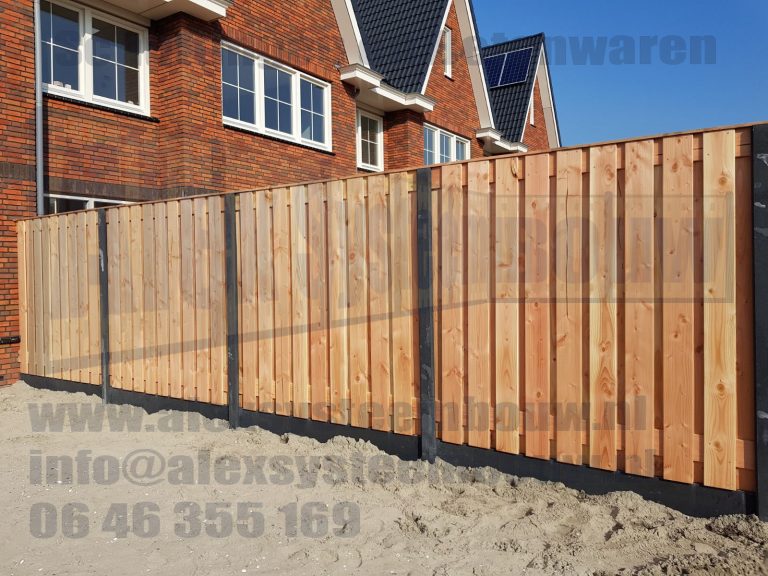 Schutting met 21 planks lariks/douglas tuinschermen