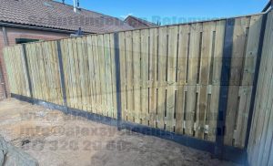 23 planks grenen houten tuinschermen, voorzien van één extra middenplank
