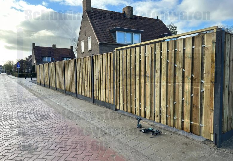 Dubbele poort 2x 150x195cm i.c.m. grenen houten tuinschermen